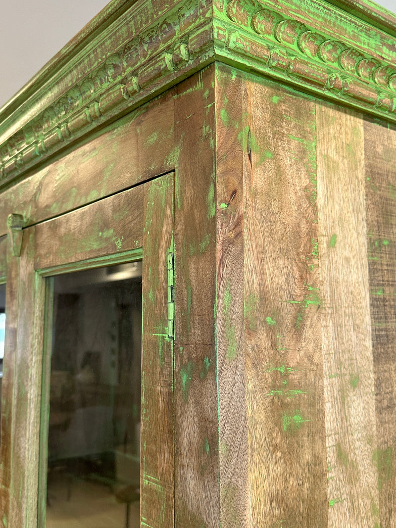 Glass cabinet, green