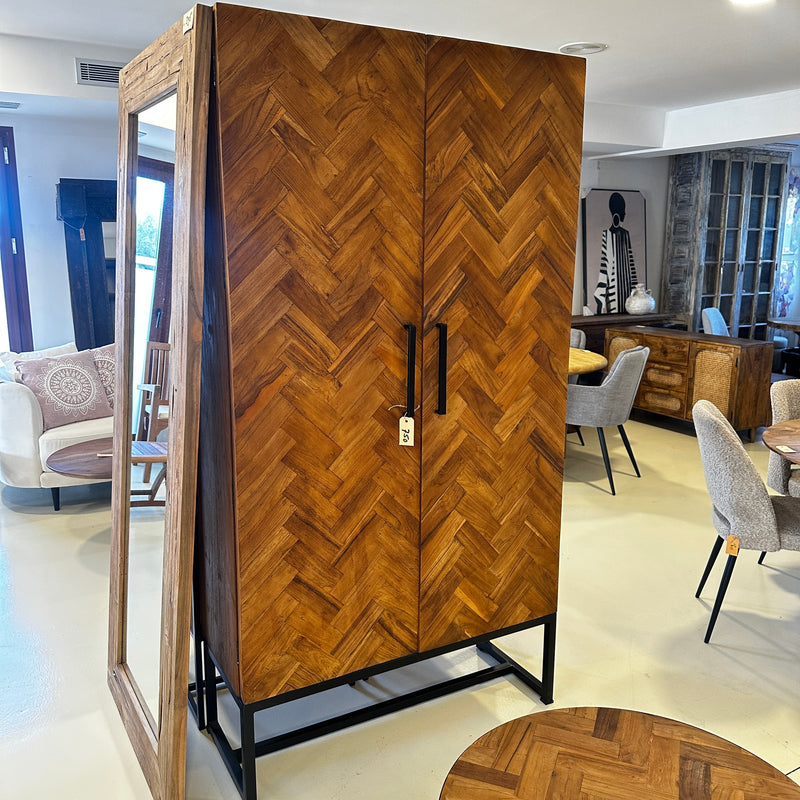 Cabinet teak herringbone