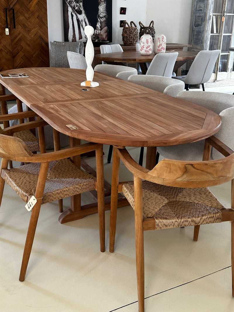 Extendable garden table